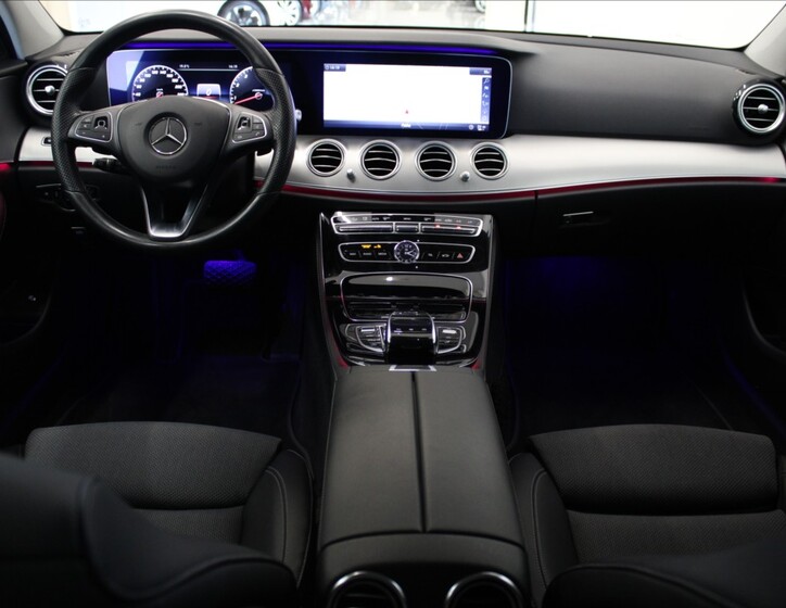 Mercedes-Benz Třídy E 8