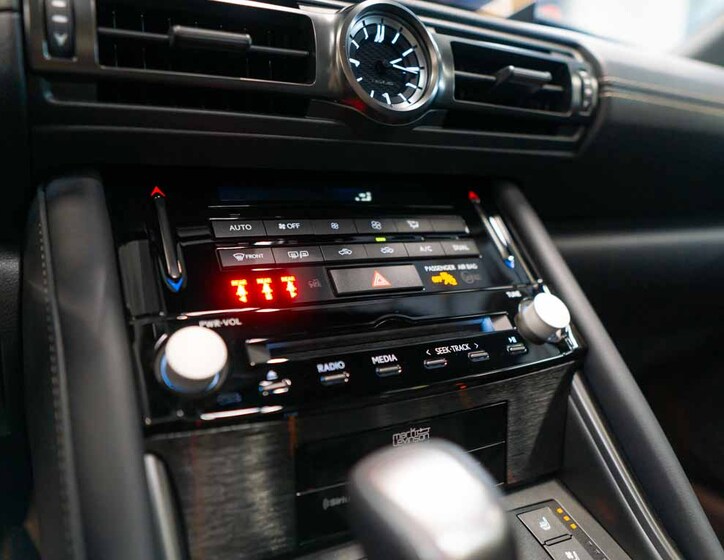 Lexus IS 24