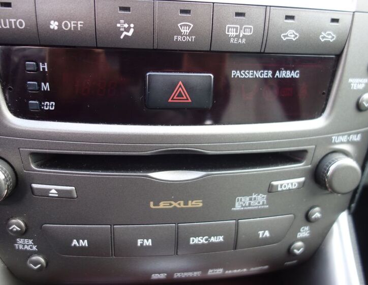 Lexus IS 220 17