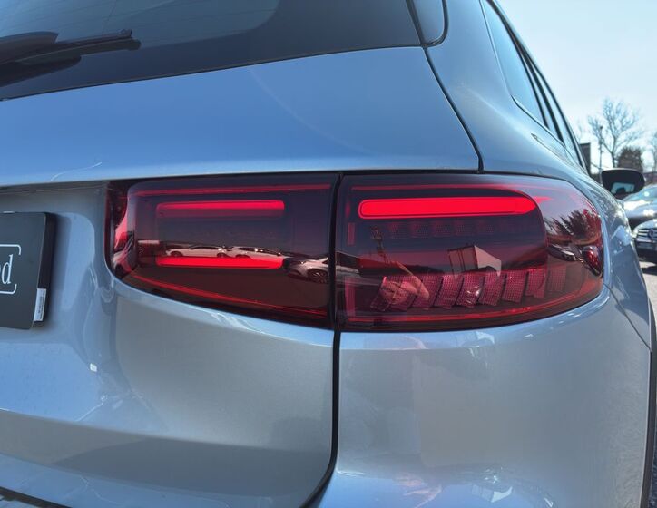 Mercedes-Benz GLB 11