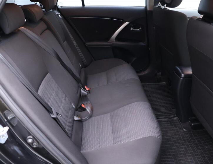 Toyota Avensis 13