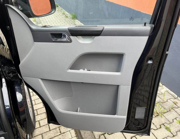 Volkswagen Caravelle 18