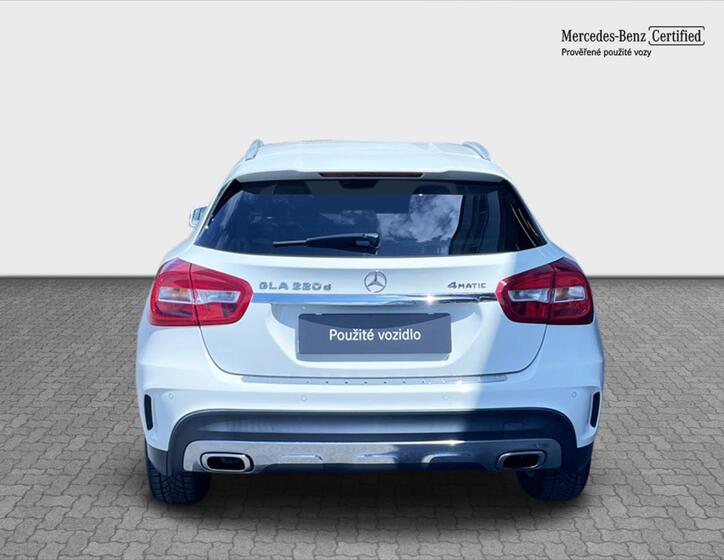 Mercedes-Benz GLA 4