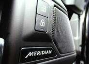 Land Rover Defender 9