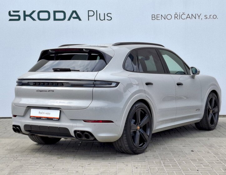 Porsche Cayenne 2