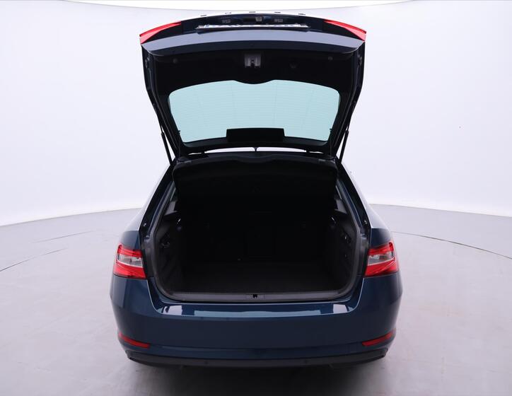 Škoda Superb 9