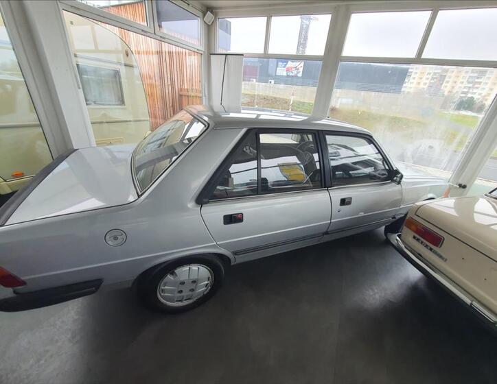 Peugeot 305 6