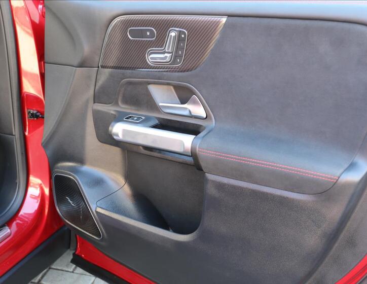 Mercedes-Benz GLB 61
