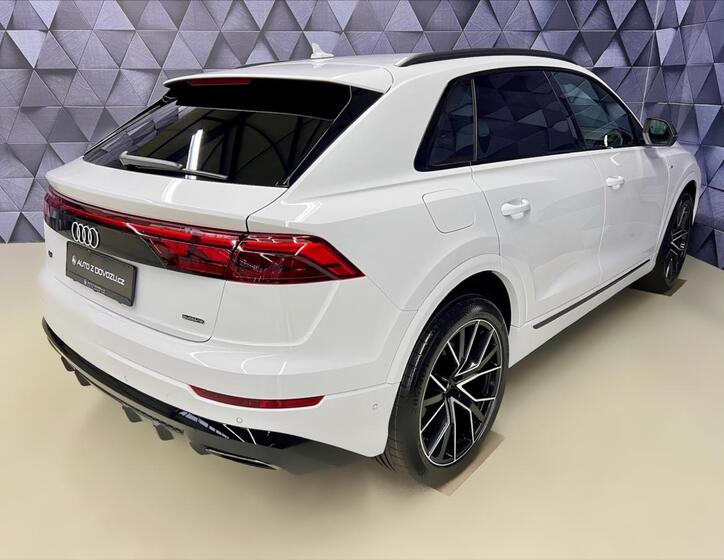 Audi Q8 6