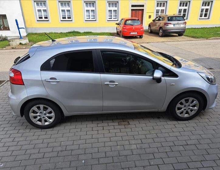 KIA Rio 11