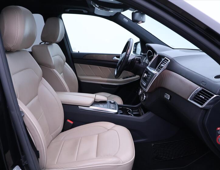 Mercedes-Benz GL 15
