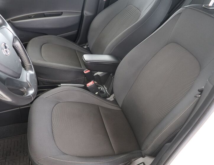 Hyundai i10 9