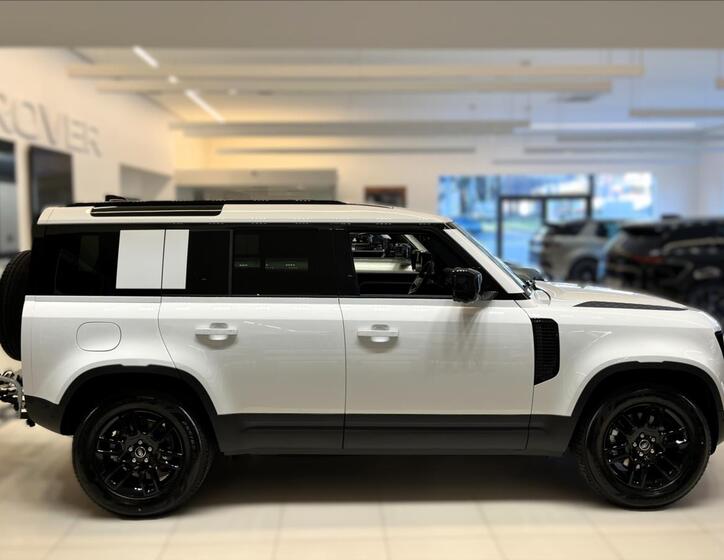 Land Rover Defender 6
