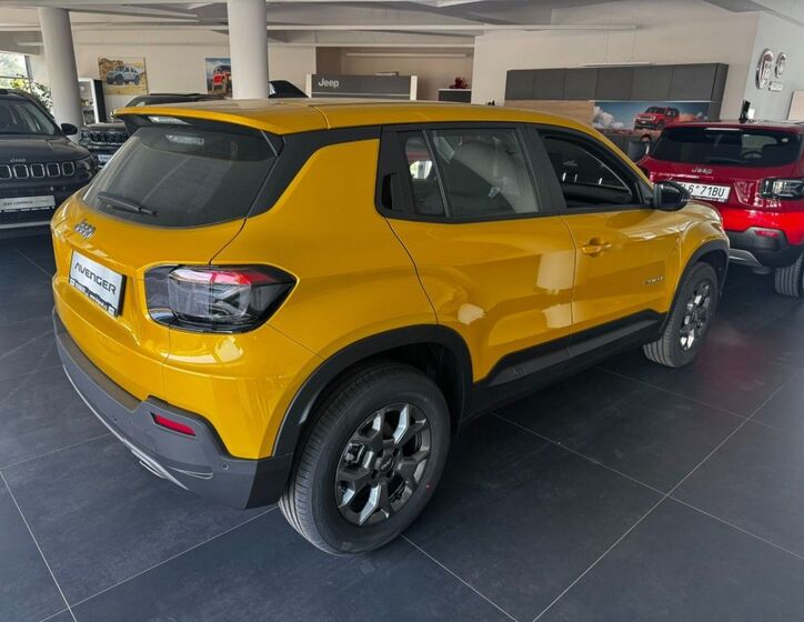 Jeep Avenger 8