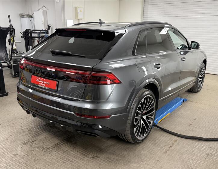 Audi Q8 6