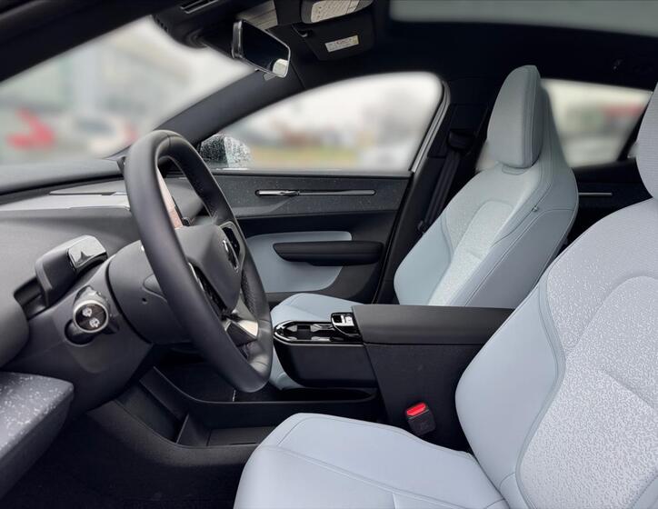 Volvo EX30 7