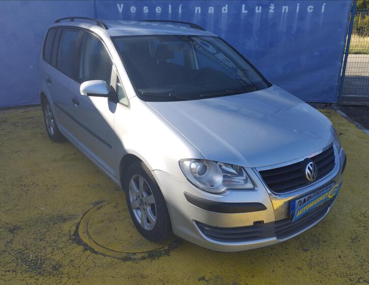 Volkswagen Touran 1