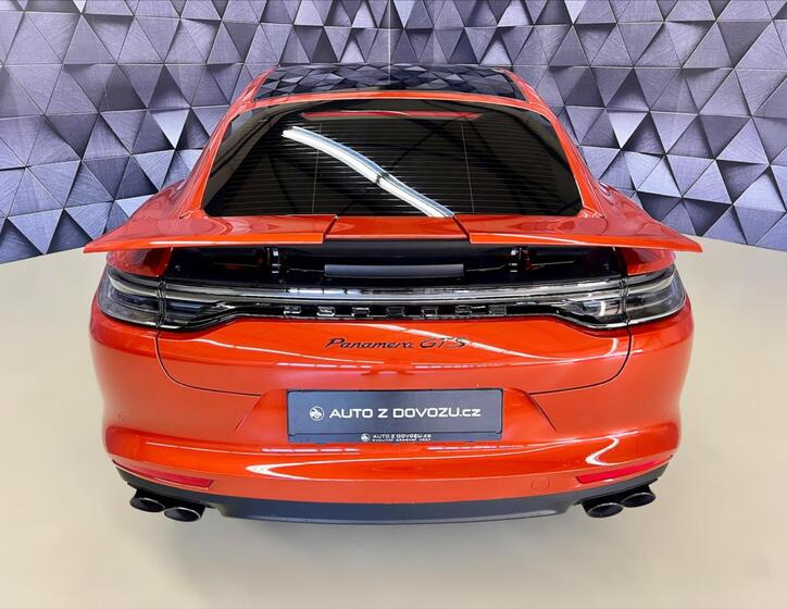 Porsche Panamera 6