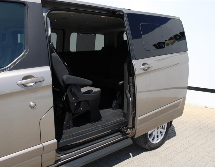 Ford Tourneo Custom 13