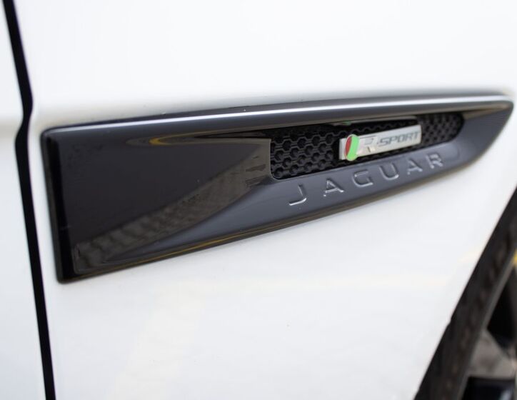 Jaguar XE 22