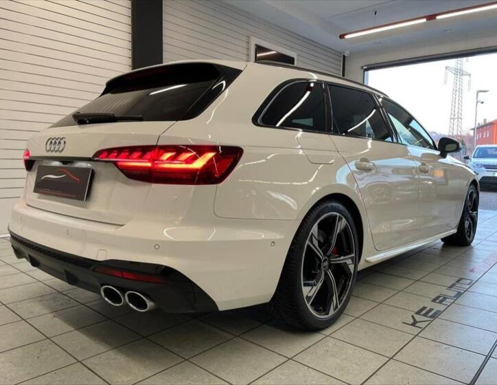 Audi S4 4