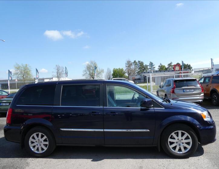 Chrysler Town & Country 10