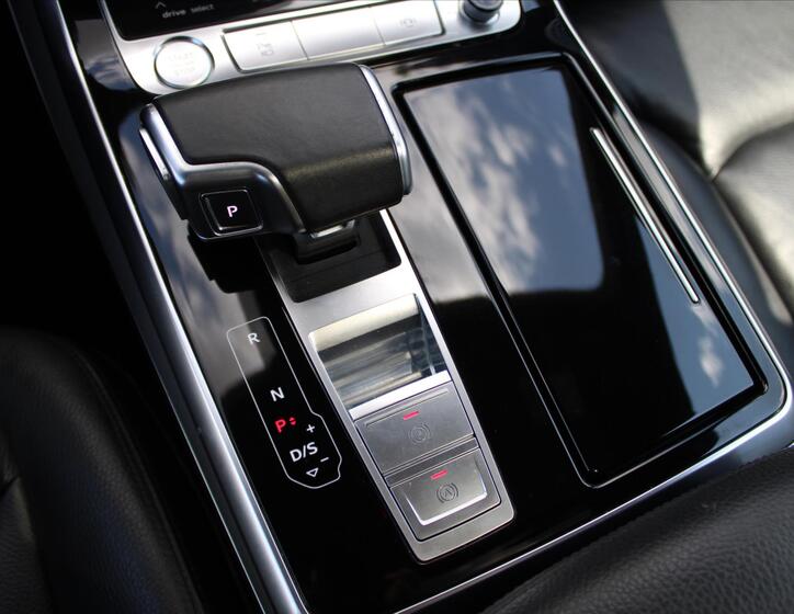 Audi Q8 28