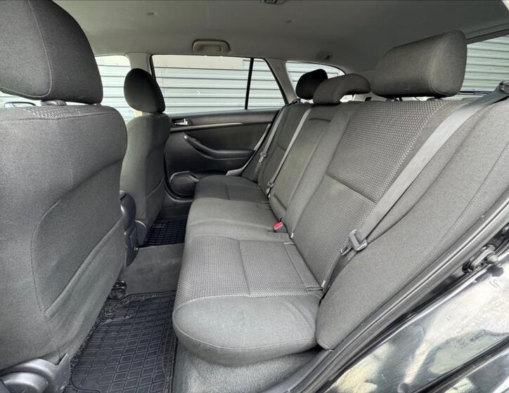 Toyota Avensis 19