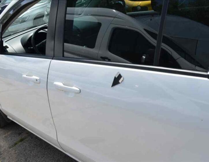 Mazda 5 9