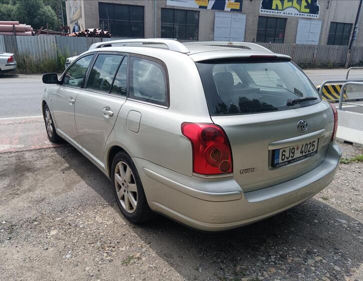Toyota Avensis 8