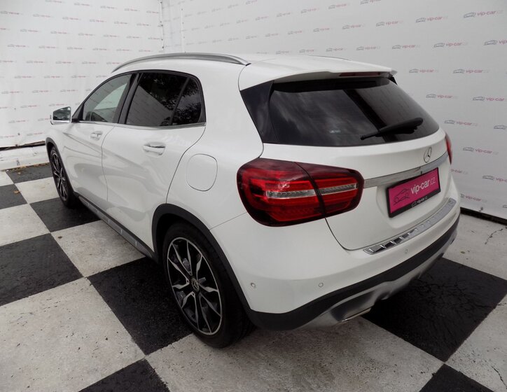 Mercedes-Benz GLA 3
