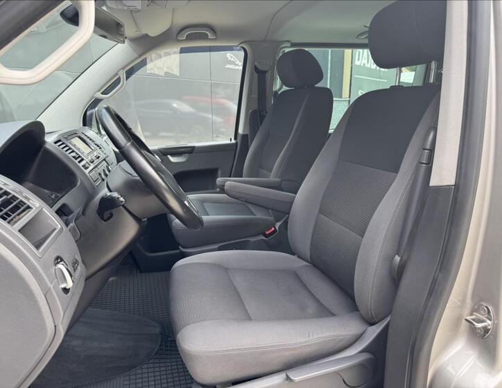 Volkswagen Multivan 11