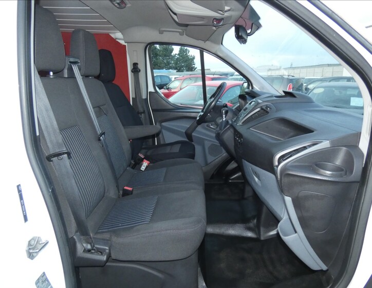 Ford Transit Custom 9
