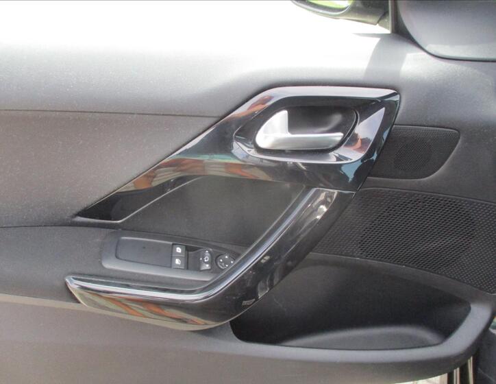 Peugeot 208 24