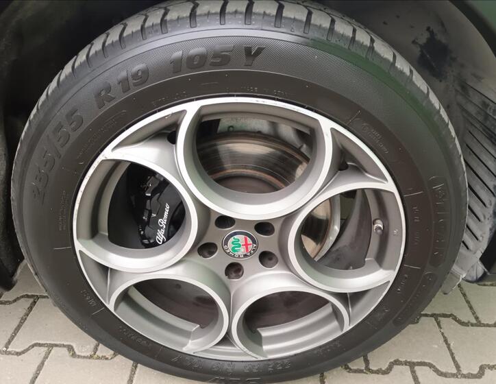 Alfa Romeo Stelvio 36