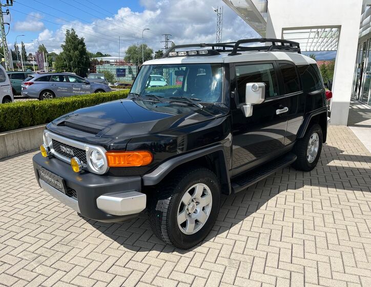 Toyota FJ 2