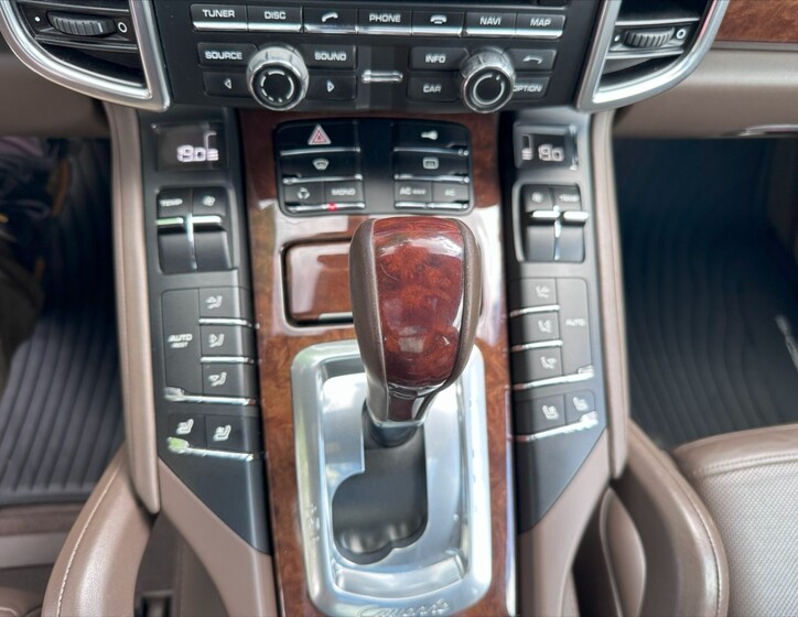 Porsche Cayenne 30