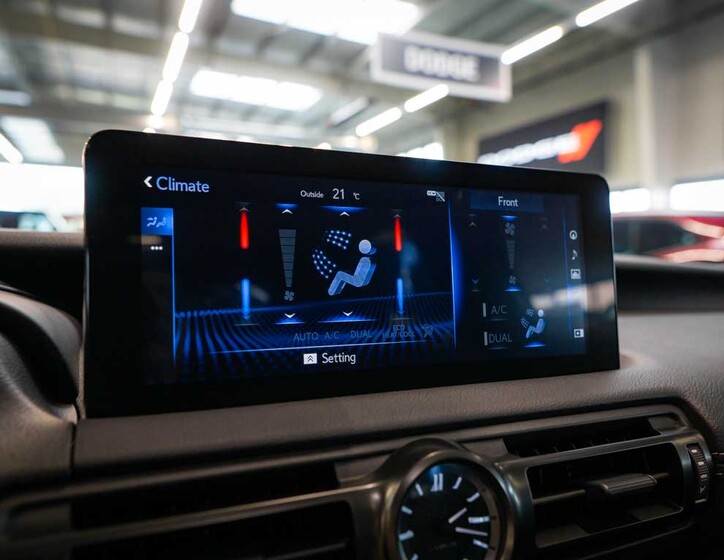 Lexus IS 26