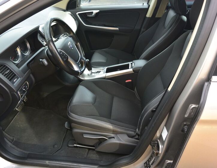Volvo XC60 8