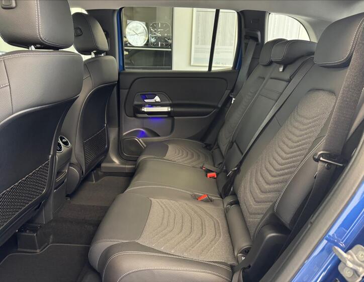 Mercedes-Benz GLB 4