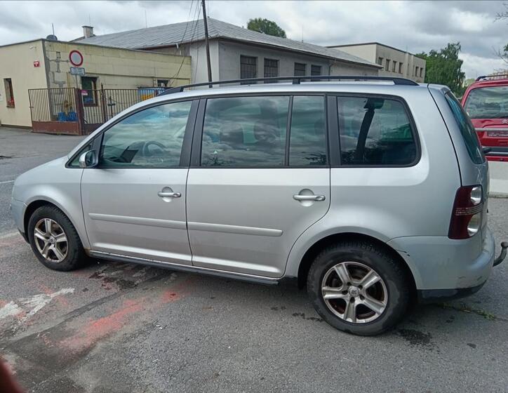 Volkswagen Touran 8