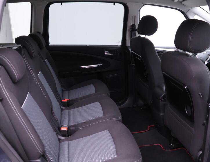 Ford Galaxy 13