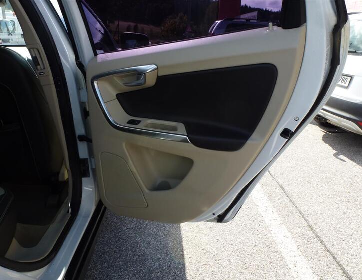 Volvo XC60 25