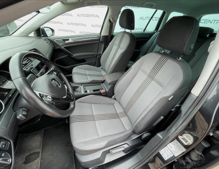 Volkswagen Golf 11