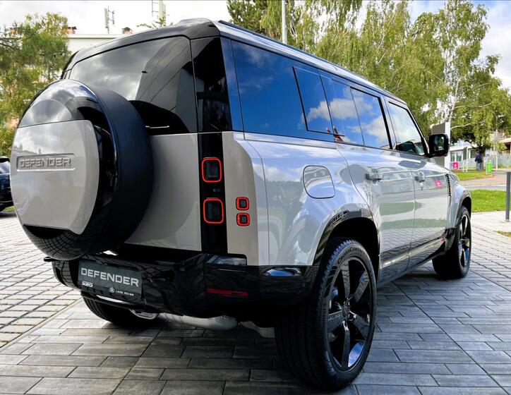 Land Rover Defender 10