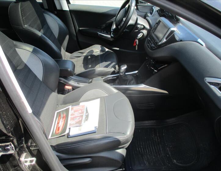 Peugeot 2008 13