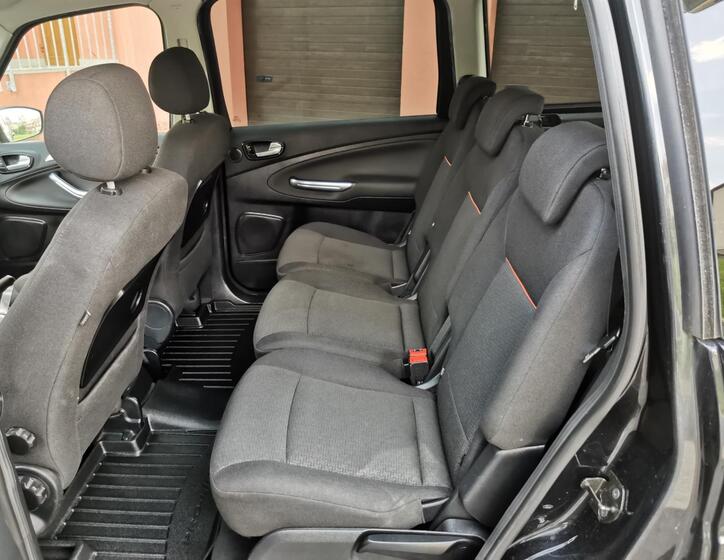 Ford Galaxy 12
