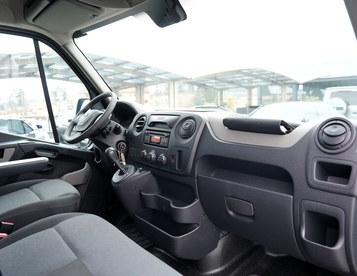 Nissan NV400 24