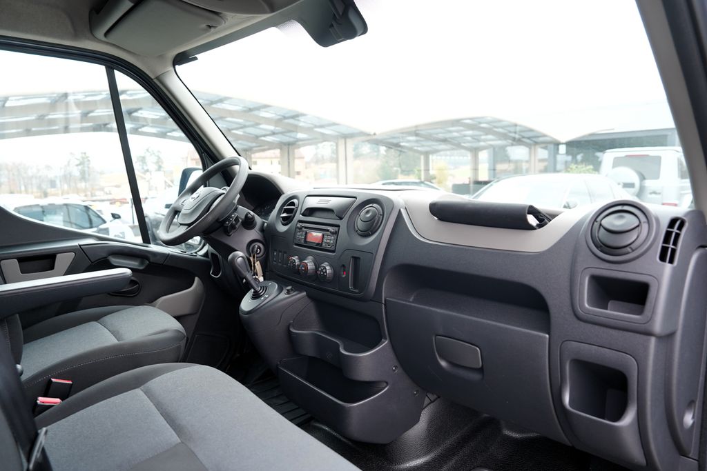 Nissan NV400