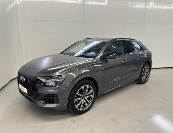 Audi Q8 1